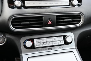 Hyundai KONA EV Premium 64 kWh Trekhaak Schuifdak SOH 100%