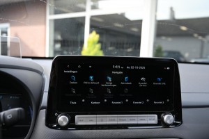 Hyundai KONA EV Premium 64 kWh Trekhaak Schuifdak SOH 100%