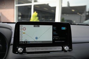 Hyundai KONA EV Premium 64 kWh Trekhaak Schuifdak SOH 100%