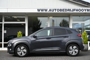 Hyundai KONA EV Premium 64 kWh Trekhaak Schuifdak SOH 100%