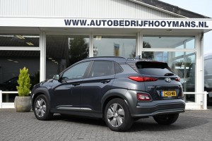 Hyundai KONA EV Premium 64 kWh Trekhaak Schuifdak SOH 100%