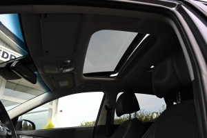 Hyundai KONA EV Premium 64 kWh Trekhaak Schuifdak SOH 100%