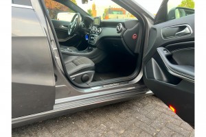 Mercedes-Benz A-Klasse 180 Ambition Automaat Amg velgen Trekhaak