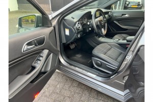 Mercedes-Benz A-Klasse 180 Ambition Automaat Amg velgen Trekhaak