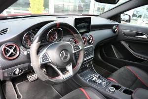 Mercedes-Benz A-Klasse AMG 45 4MATIC Performance stoelen Panoramadak 19