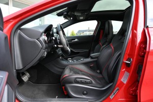 Mercedes-Benz A-Klasse AMG 45 4MATIC Performance stoelen Panoramadak 19