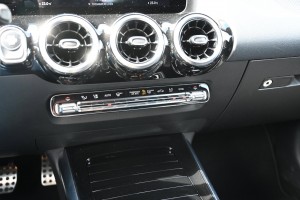 Mercedes-Benz B-Klasse 180 AMG NIGHT CARPLAY STOELVERWARMING