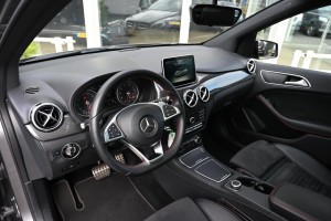 Mercedes-Benz B-Klasse 180 AUT7 AMG NIGHT PANORAMADAK TREKHAAK