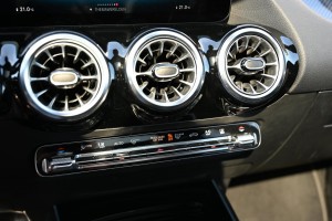Mercedes-Benz B-Klasse 250 e Business Solution AMG Panoramadak Memory Sfeerverlichting