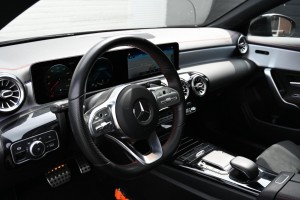 Mercedes-Benz CLA-Klasse 180 AMG PANORAMADAK NIGHT SFEERVERLICHTING