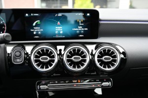 Mercedes-Benz CLA-Klasse 180 Luxury Panoramadak Memory Carplay